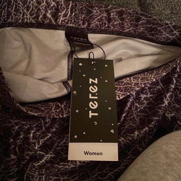 Terez NWTcropped Black Gray Stretch Metal Star Print Leggings Pants Size XS - Picture 2 of 3